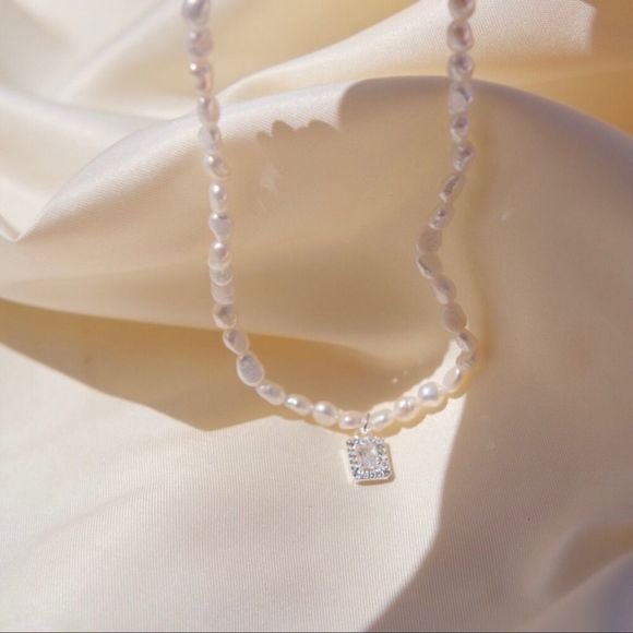 Baroque Pearl Necklace with Emerald Pendant - Picture 7 of 8